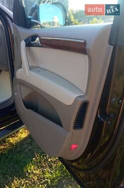 Внедорожник / Кроссовер Audi Q7 2010 в 
