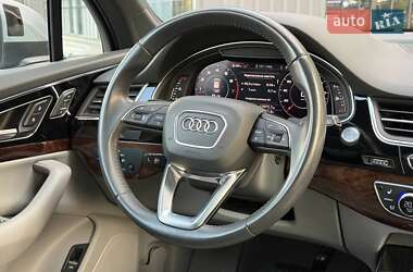 Позашляховик / Кросовер Audi Q7 2017 в 