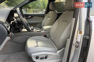 Позашляховик / Кросовер Audi Q7 2017 в 
