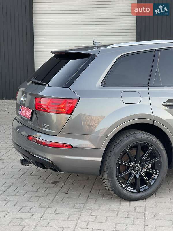 Внедорожник / Кроссовер Audi Q7 2017 в 