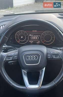 Внедорожник / Кроссовер Audi Q7 2017 в 