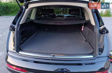 Позашляховик / Кросовер Audi Q7 2013 в 