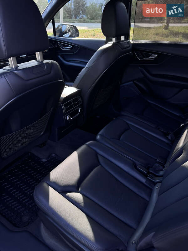 Внедорожник / Кроссовер Audi Q7 2017 в Чернигове