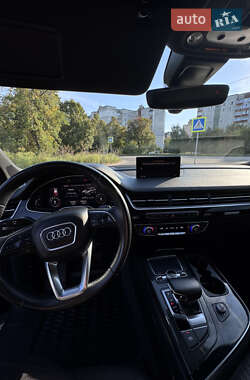 Внедорожник / Кроссовер Audi Q7 2017 в 
