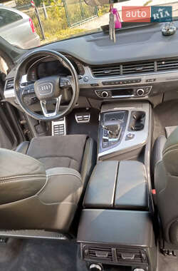 Позашляховик / Кросовер Audi Q7 2017 в 