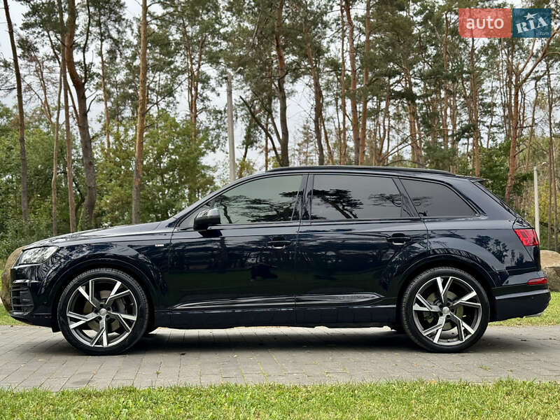 Позашляховик / Кросовер Audi Q7 2017 в Житомирі