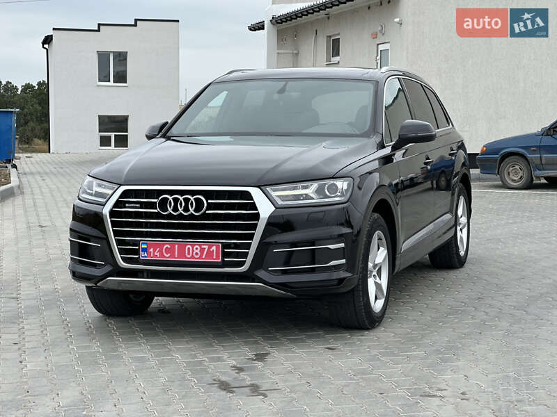 Позашляховик / Кросовер Audi Q7 2017 в 