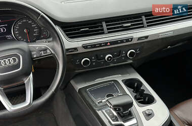 Позашляховик / Кросовер Audi Q7 2017 в 