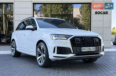 Позашляховик / Кросовер Audi Q7 2020 в 