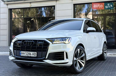 Позашляховик / Кросовер Audi Q7 2020 в 
