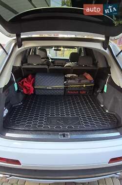Внедорожник / Кроссовер Audi Q7 2020 в 