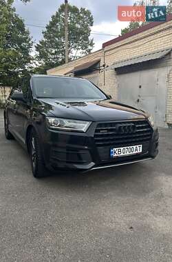 Позашляховик / Кросовер Audi Q7 2015 в 