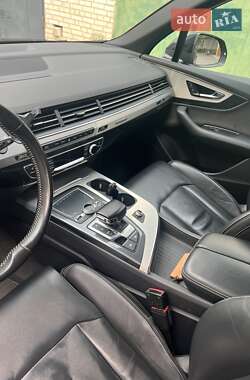 Позашляховик / Кросовер Audi Q7 2015 в 