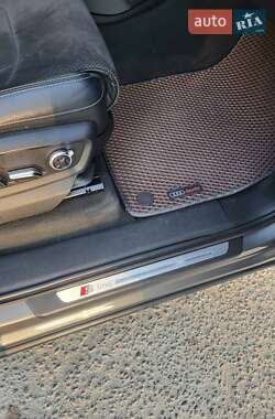 Позашляховик / Кросовер Audi Q7 2015 в 