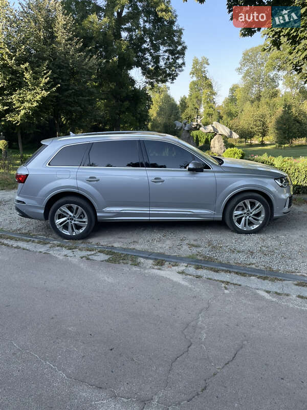 Позашляховик / Кросовер Audi Q7 2021 в Житомирі