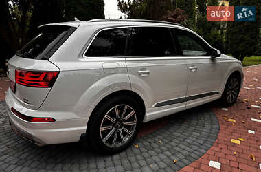 Позашляховик / Кросовер Audi Q7 2017 в 