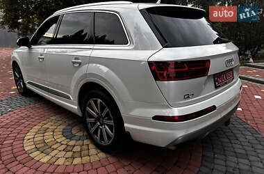 Позашляховик / Кросовер Audi Q7 2017 в 