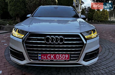 Позашляховик / Кросовер Audi Q7 2017 в 
