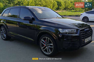 Позашляховик / Кросовер Audi Q7 2016 в 