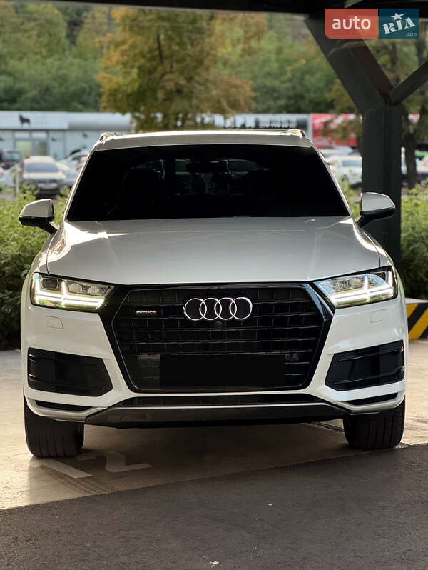 Позашляховик / Кросовер Audi Q7 2017 в Дніпрі