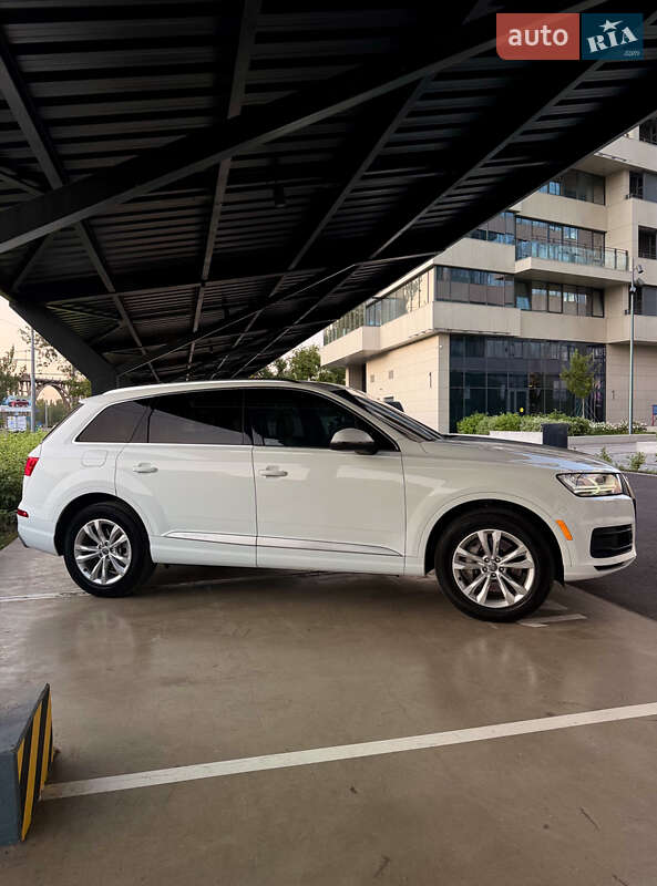 Позашляховик / Кросовер Audi Q7 2017 в Дніпрі