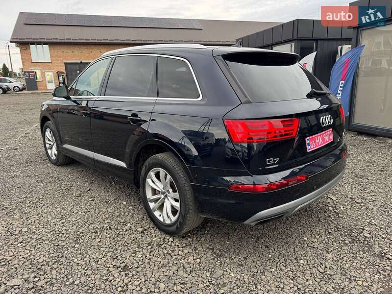 Позашляховик / Кросовер Audi Q7 2017 в Луцьку