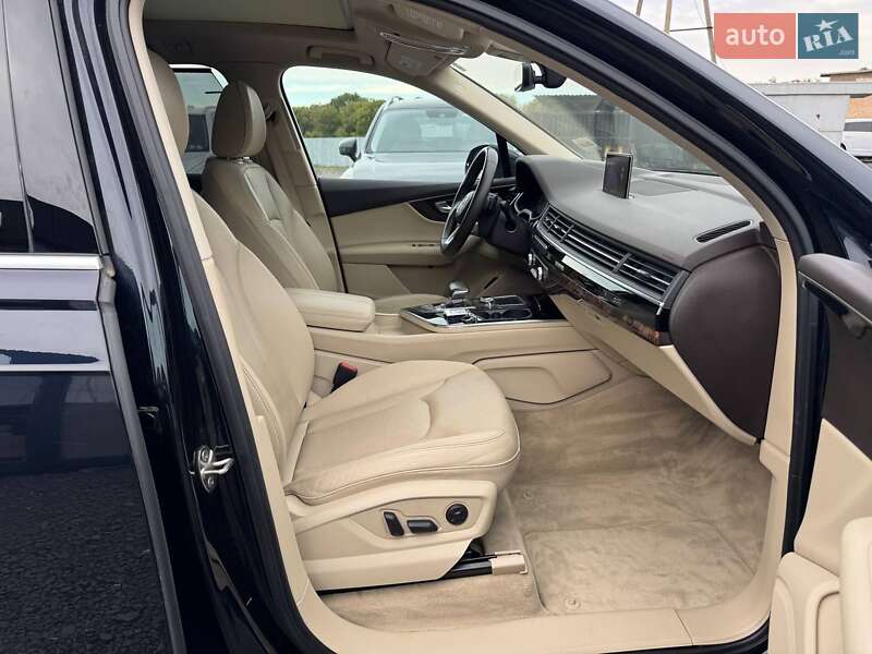 Позашляховик / Кросовер Audi Q7 2017 в Луцьку