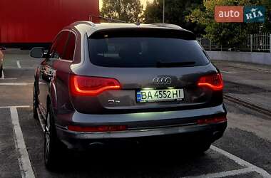 Позашляховик / Кросовер Audi Q7 2010 в 