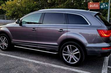 Позашляховик / Кросовер Audi Q7 2010 в 