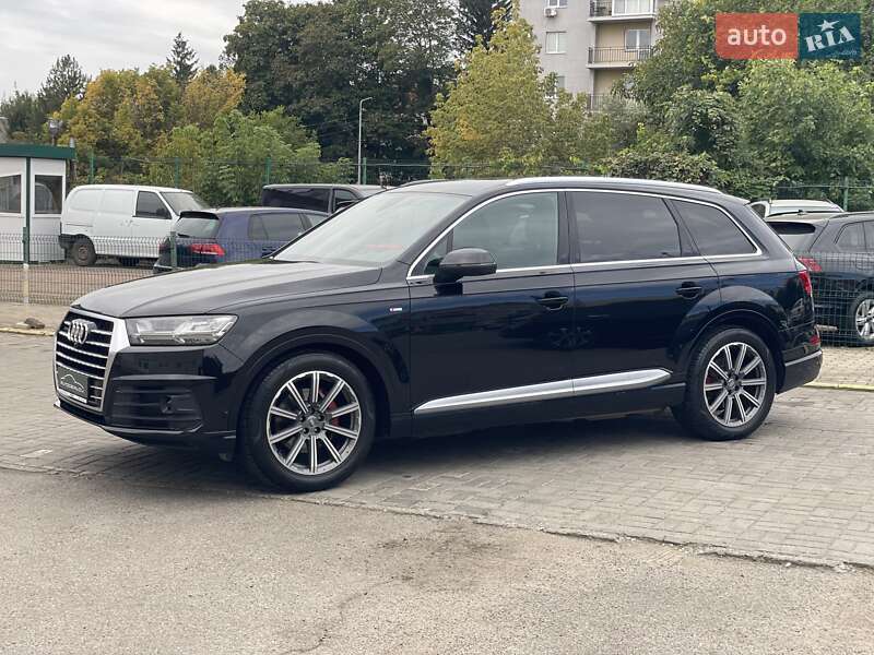 Позашляховик / Кросовер Audi Q7 2017 в Чернівцях
