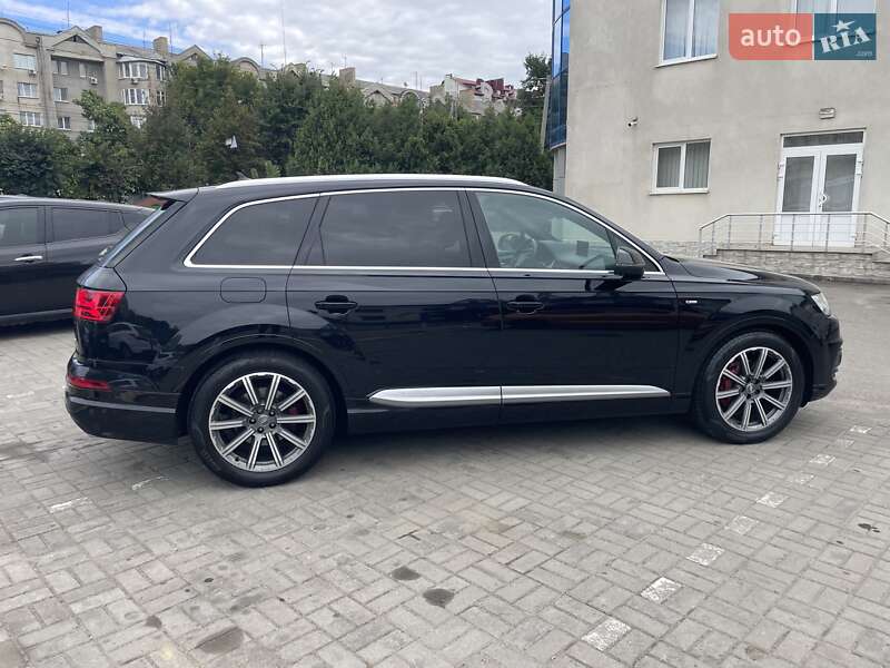 Позашляховик / Кросовер Audi Q7 2017 в Чернівцях