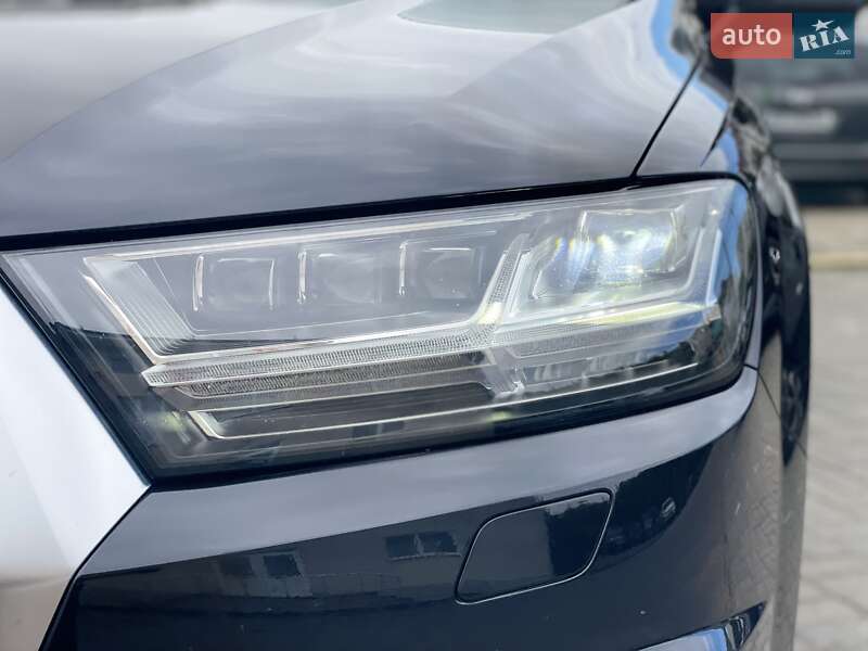 Позашляховик / Кросовер Audi Q7 2017 в Чернівцях