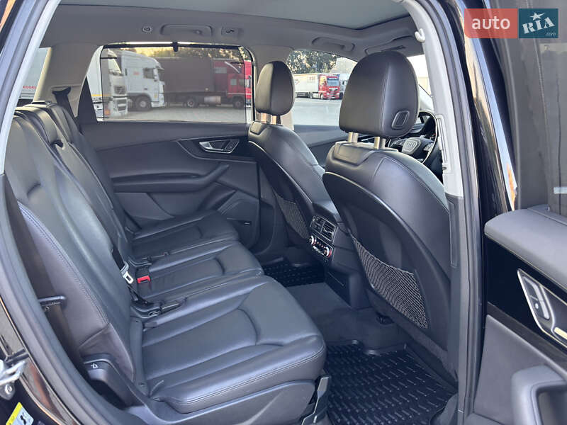 Внедорожник / Кроссовер Audi Q7 2017 в Черкассах