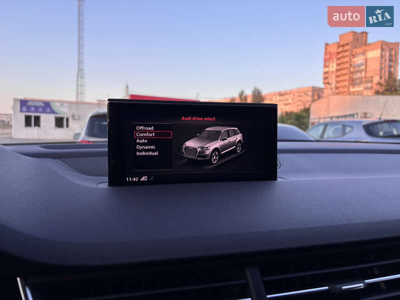 Внедорожник / Кроссовер Audi Q7 2017 в Черкассах