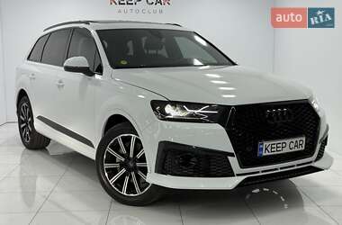 Позашляховик / Кросовер Audi Q7 2018 в 