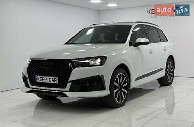 Позашляховик / Кросовер Audi Q7 2018 в 