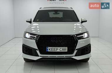 Позашляховик / Кросовер Audi Q7 2018 в 