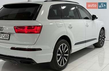 Позашляховик / Кросовер Audi Q7 2018 в 
