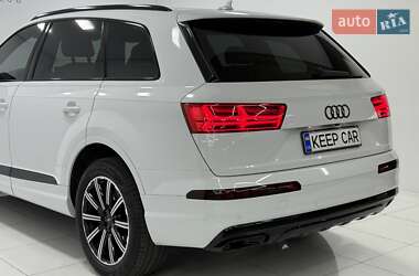 Позашляховик / Кросовер Audi Q7 2018 в 