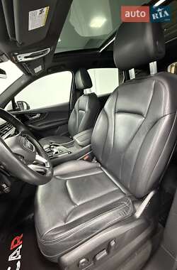 Позашляховик / Кросовер Audi Q7 2018 в 