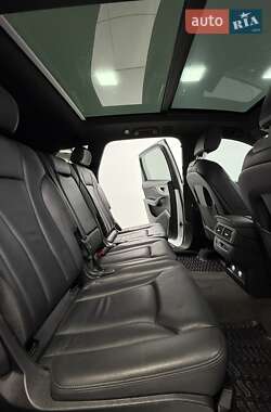 Позашляховик / Кросовер Audi Q7 2018 в 