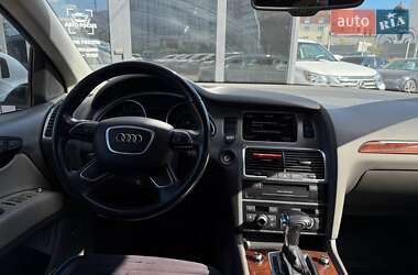 Позашляховик / Кросовер Audi Q7 2013 в 