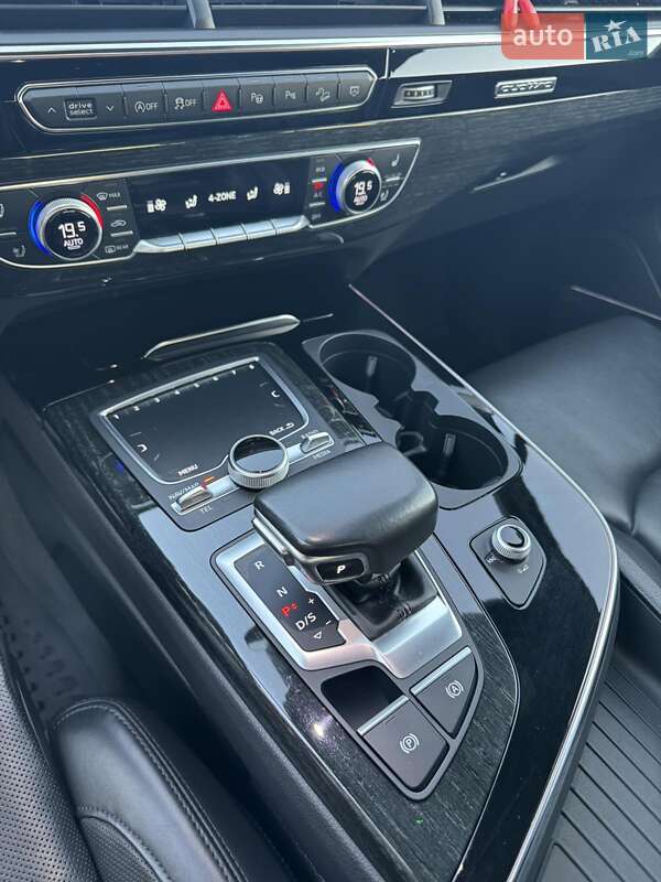 Позашляховик / Кросовер Audi Q7 2018 в Львові