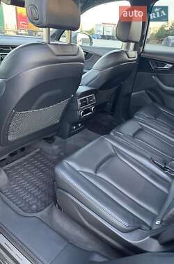 Позашляховик / Кросовер Audi Q7 2018 в 