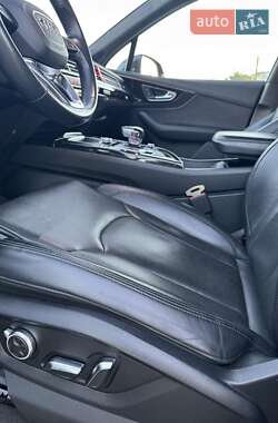 Позашляховик / Кросовер Audi Q7 2018 в 