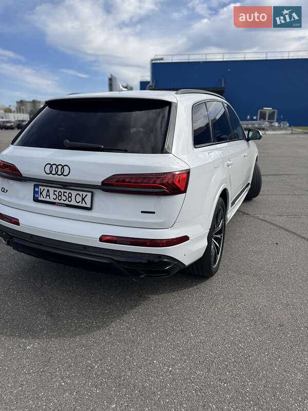 Позашляховик / Кросовер Audi Q7 2021 в Києві