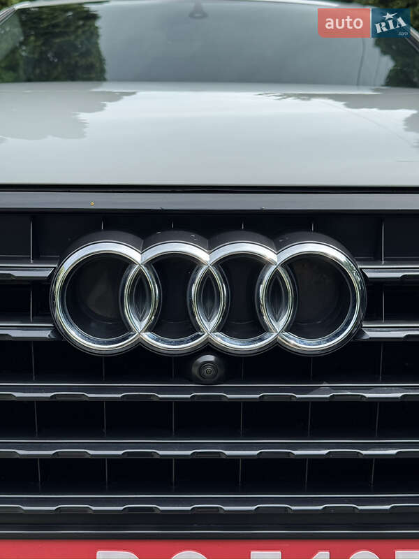 Позашляховик / Кросовер Audi Q7 2017 в Рівному
