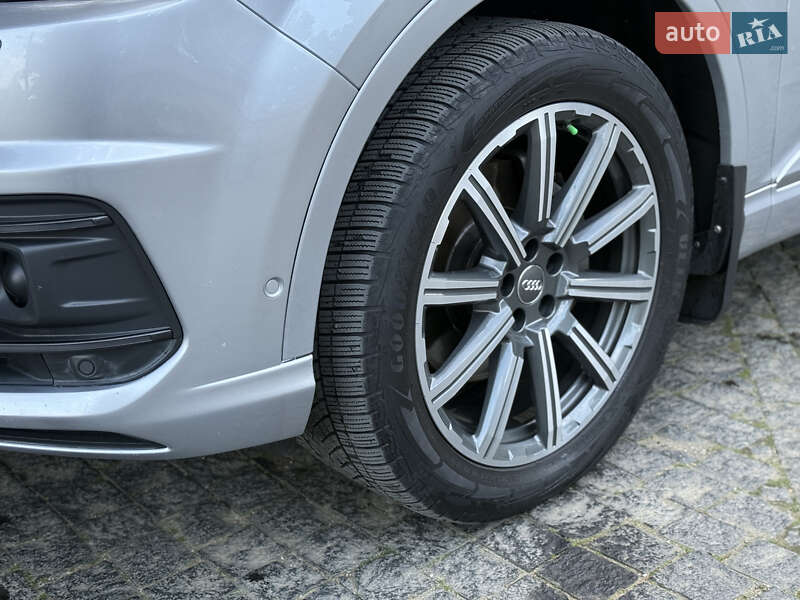 Позашляховик / Кросовер Audi Q7 2016 в Чернівцях