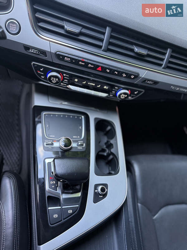 Позашляховик / Кросовер Audi Q7 2016 в Чернівцях