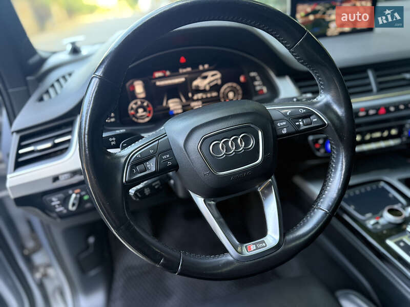 Позашляховик / Кросовер Audi Q7 2016 в Чернівцях